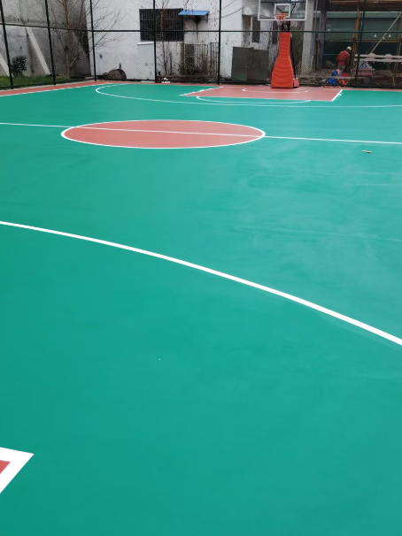 振兴 球场长期使用易出现地面开裂